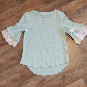 Elle Light Green Blouse with White Lace Sleeves